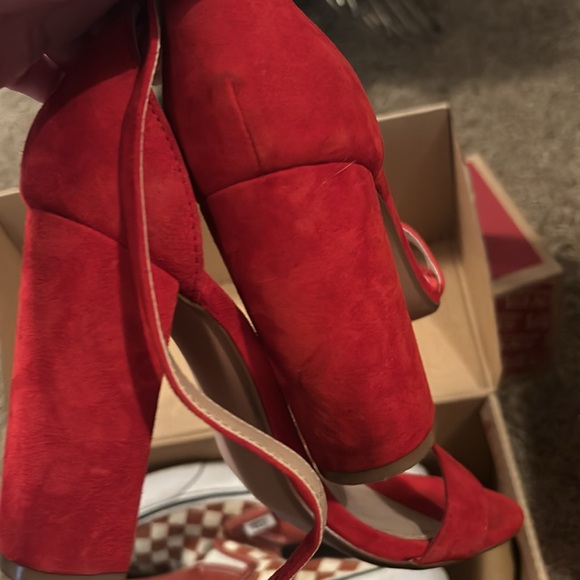 red heels - Picture 3 of 4